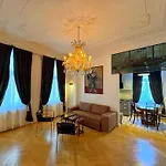 7Th Heaven Vienna Center Apartments